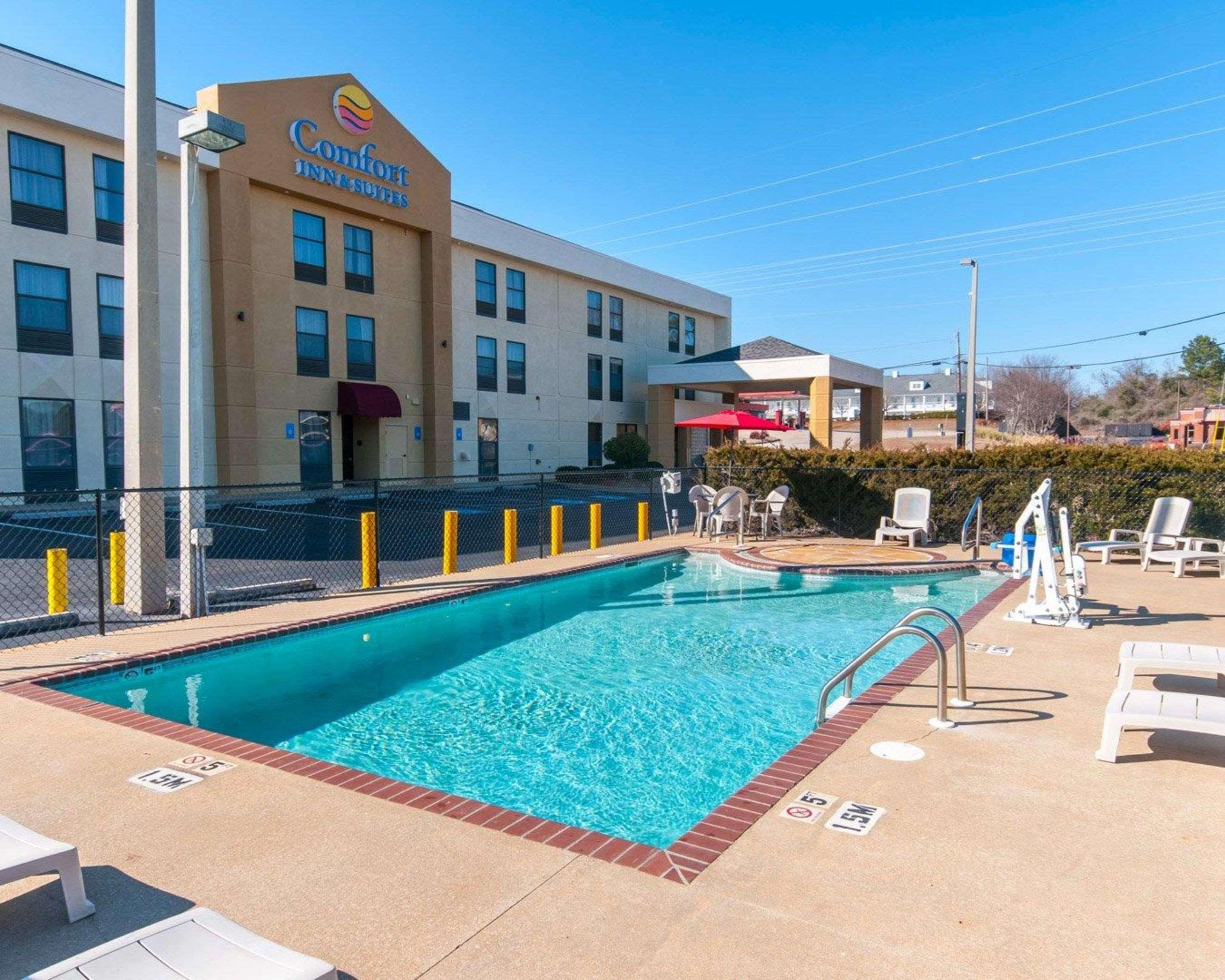 Comfort Inn & Suites LaGrange Exterior photo